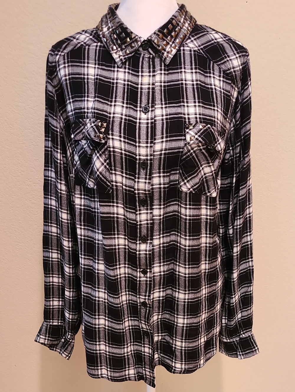 Torrid Size 1 (1X) Black & White Plaid Stud-Detail Womans Shirt
